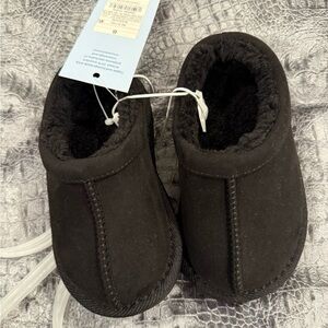 Target Cat & Jack Cozy Black Kids Slippers Ugg